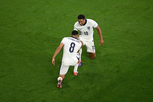 Những ngôi sao Real Madrid từng là fan cuồng nhiệt của Barcelona