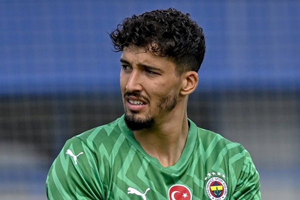 Vấn đề nan giải của Man United: Tìm người thay thế Onana trong mùa giải 2025/26